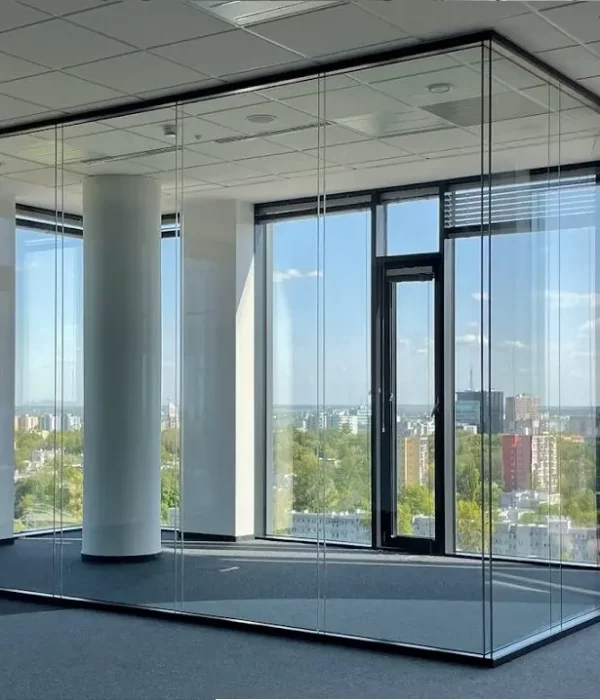 Erleben Sie die Transparenz und Eleganz von Studio 30: Glastrennwände und Raumteiler für moderne Geschäftsräume