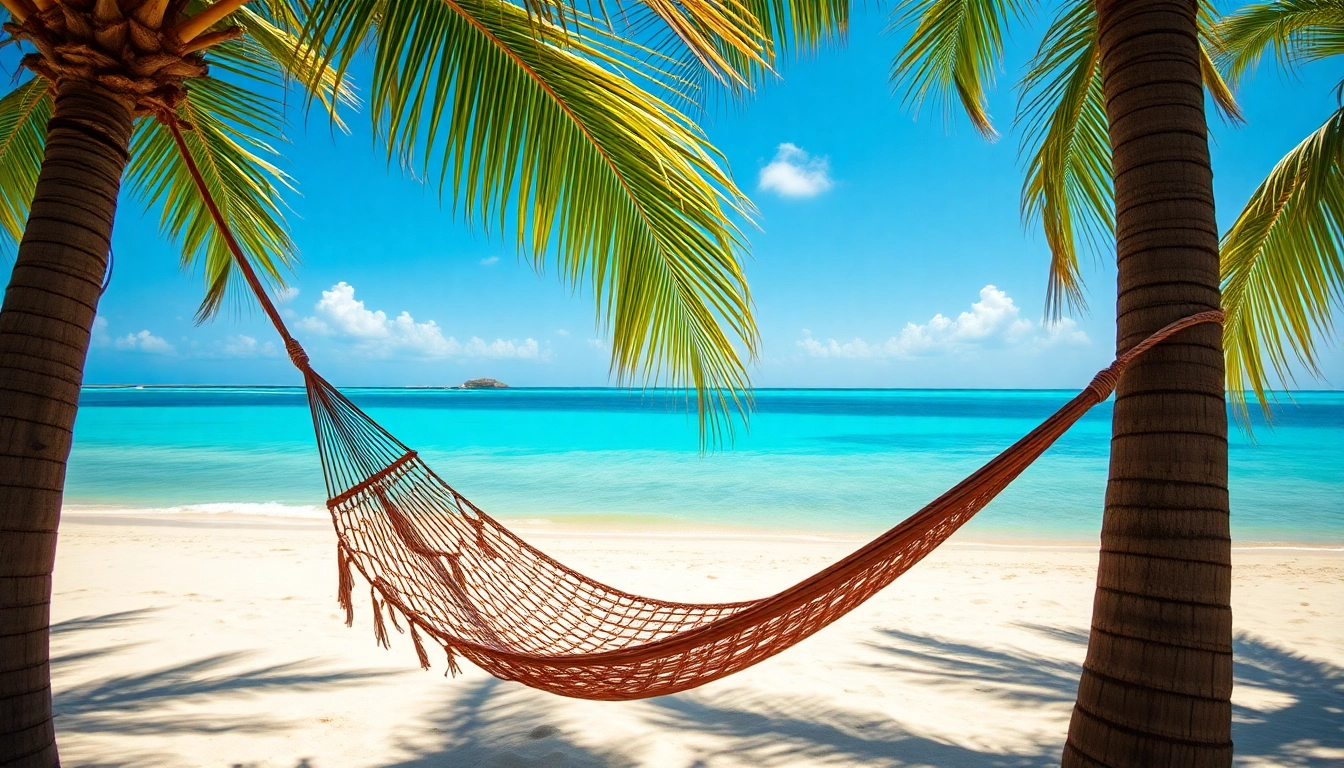 Genießen Sie Fernreisen an einem sonnigen Strand mit entspannender Hängematte unter Palmen.