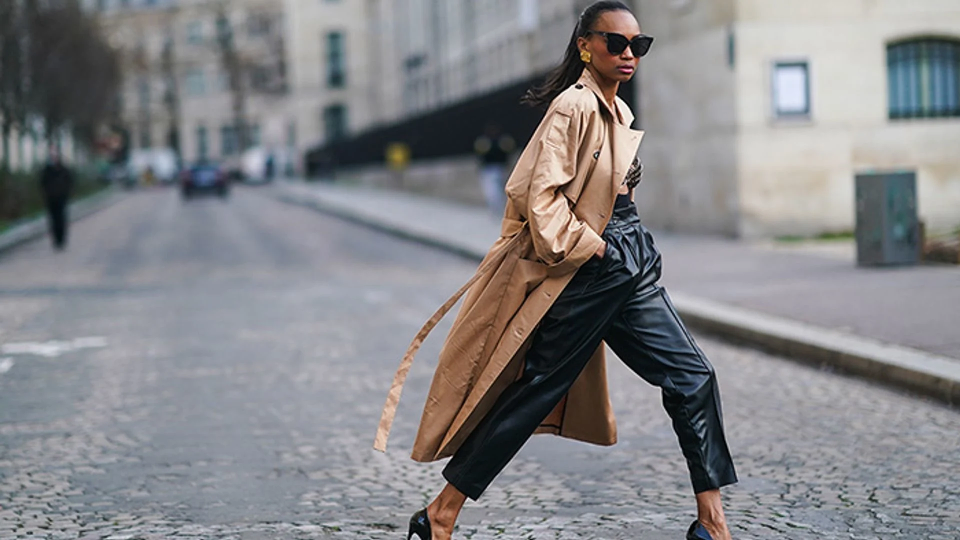 Lederhose Damen: Traditionelle Mode neu interpretiert