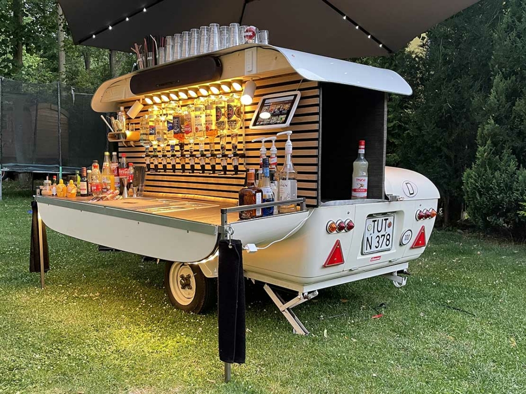 Warum unsere Servierwagen Züge die ideale Wahl für Ihre Firmenfeier ist: Stilvolle Drinks und professioneller Service