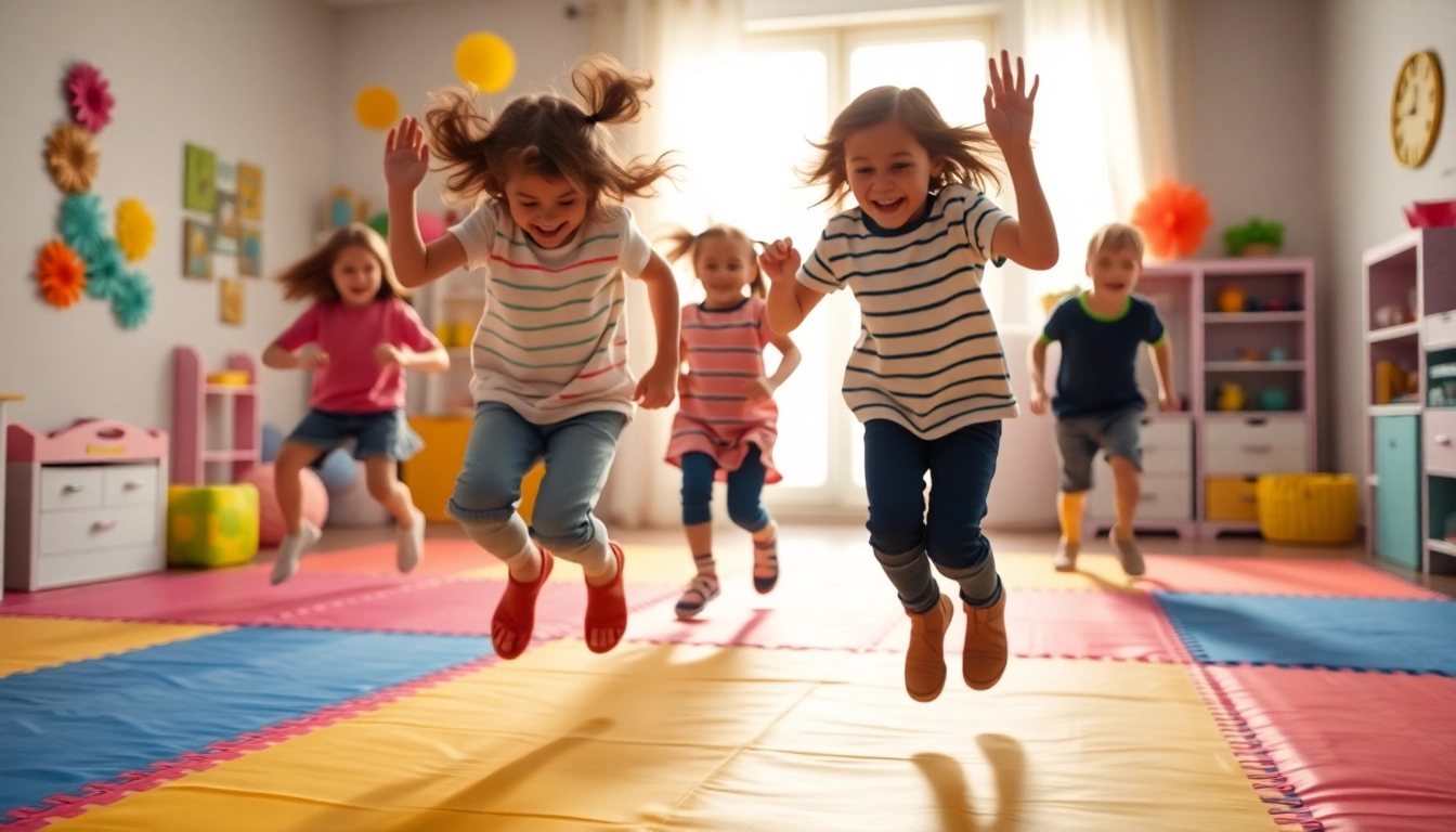 Kinder spielen begeisterte Bewegungsspiele drinnen, mehr dazu lesen fuer kreative Ideen.